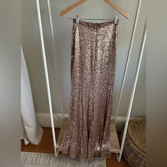 Revelry Mila Sequin Skirt in ROSE GOLD. Like new, worn once 🌸🥰 - Picture 2 of 11